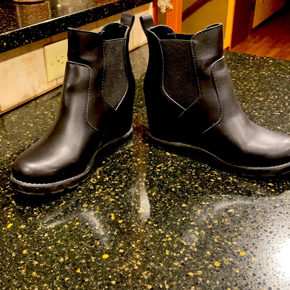 Target Universal Thread Boots-look so much like Sorels!